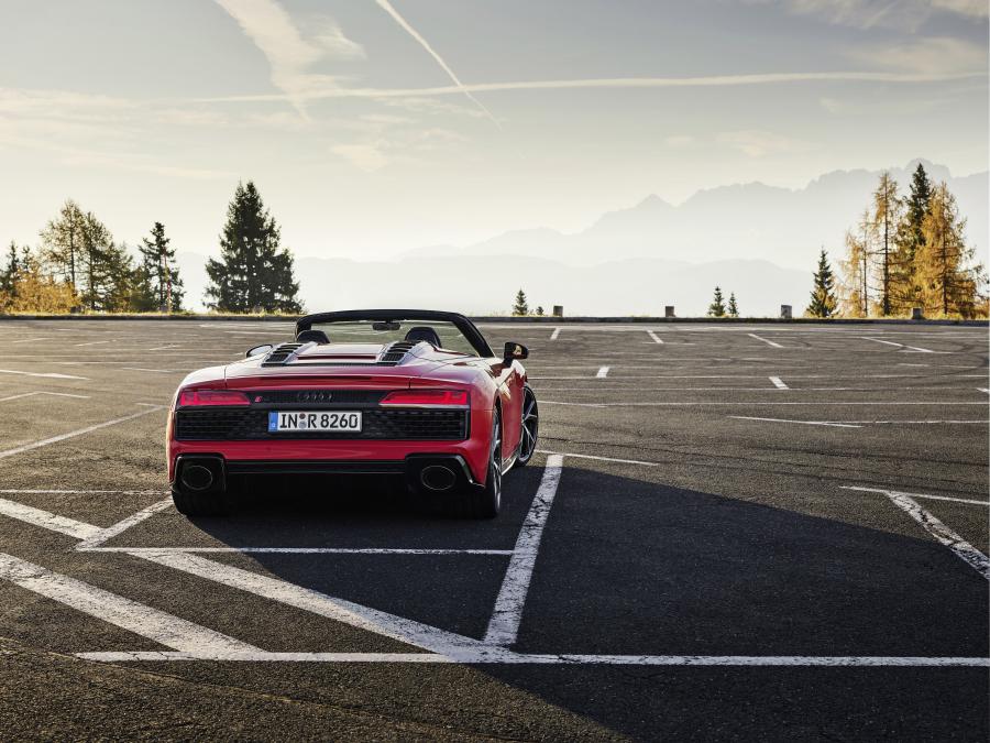  Audi R8 V10 RWD Spyder 2019 года  (WW) (фото 16 из 36)